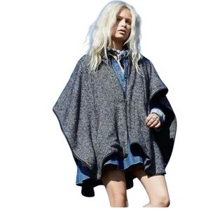 FREE PEOPLE Swept Away navy & cream herringbone zip front free size poncho OS
